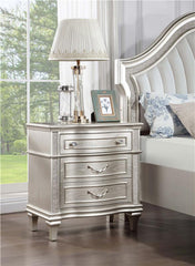 Evangeline 3-drawer Nightstand Silver Oak - 223392