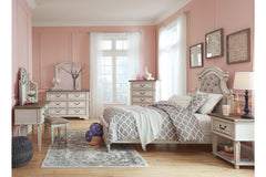 Realyn Chest of Drawers - B743-45