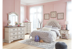Realyn Chest of Drawers - B743-45