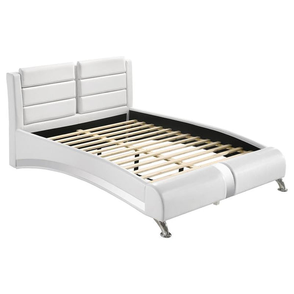 Jeremaine Upholstered Queen Sleigh Bed White - 300345Q