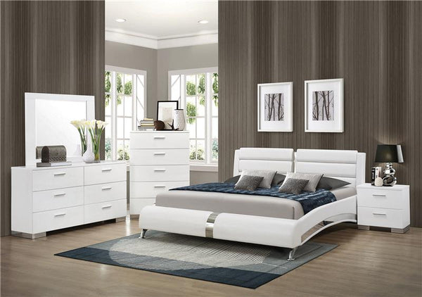 Jeremaine Upholstered Queen Sleigh Bed White - 300345Q